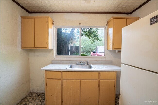 Foto del edificio - 605 E 8th St