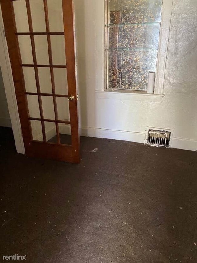 Building Photo - 3 br, 1 bath House - 1030 South Shelley St...