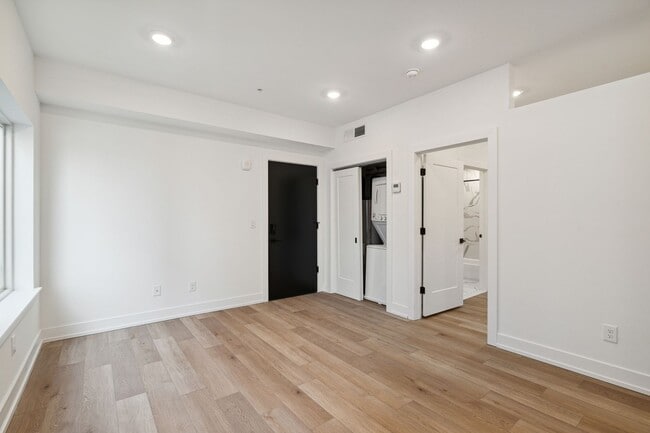 Interior Photo - The Crown on Leland