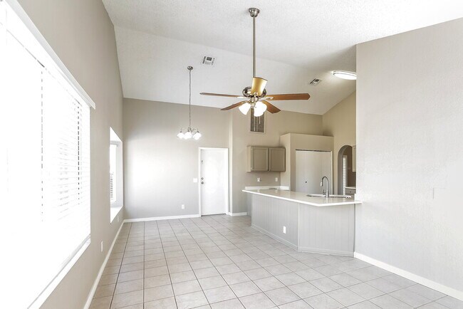 Foto del edificio - 6143 W Harrison St