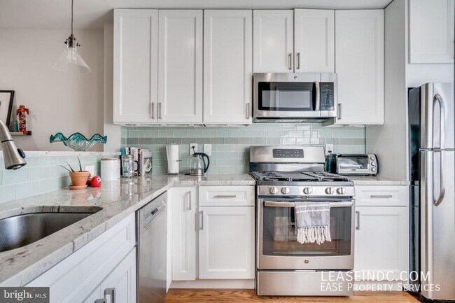 Foto del edificio - 2221 Ontario Rd NW
