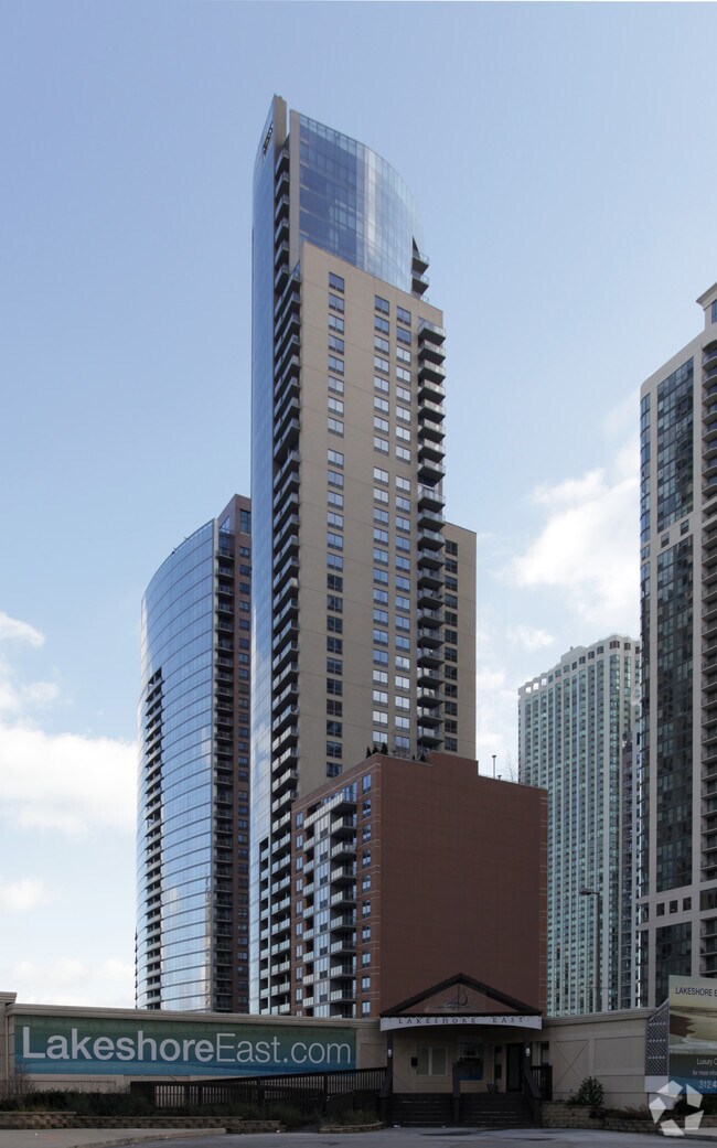 The Regatta Apartments in Chicago, IL