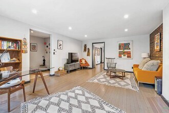 Building Photo - 7 E 129th St