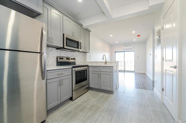 Building Photo - 2115 Burr Ave