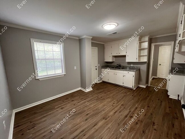Building Photo - 3815 Newman Ave
