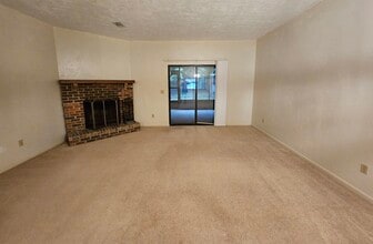 Building Photo - 463 E Van Buren St