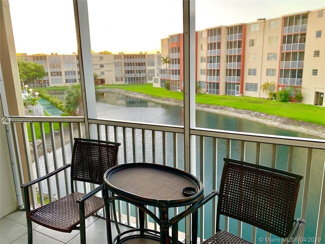 Foto del edificio - 1710 NE 191st St