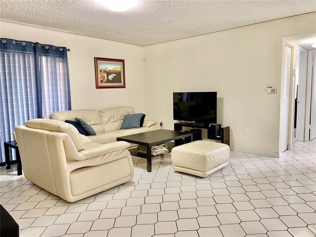 Foto del edificio - 7231 Miami Lakes Dr