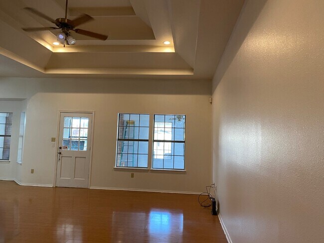 Building Photo - 4512 W Jasmine Ave