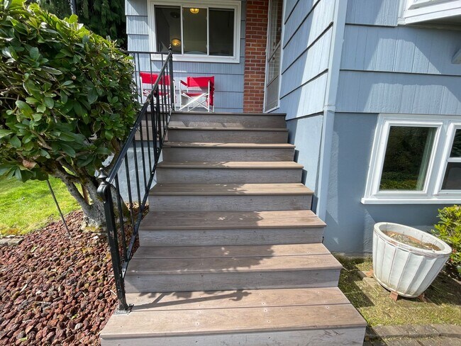 Building Photo - NW 2 Bed 1.5 Bath + Bonus Room - Amazing M...