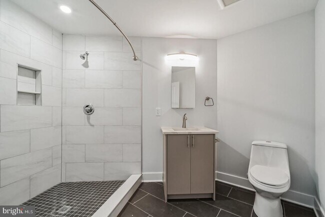 Building Photo - 646 N 32nd St