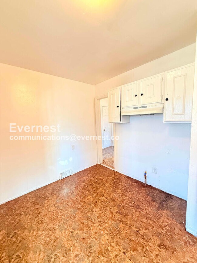 Building Photo - 10747 Roxbury St