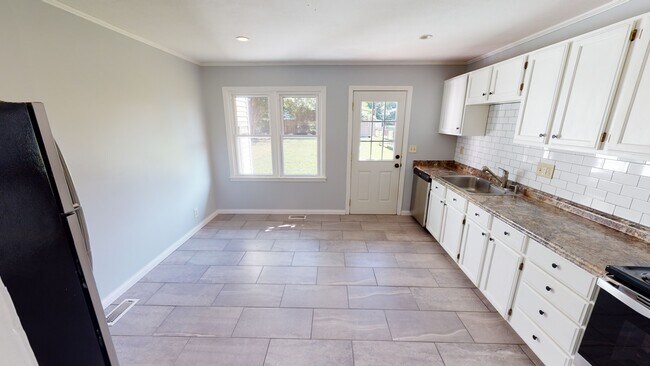 Building Photo - 3815 W 42nd St