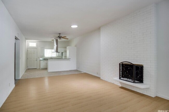 Foto del edificio - 1426 Topaz Way