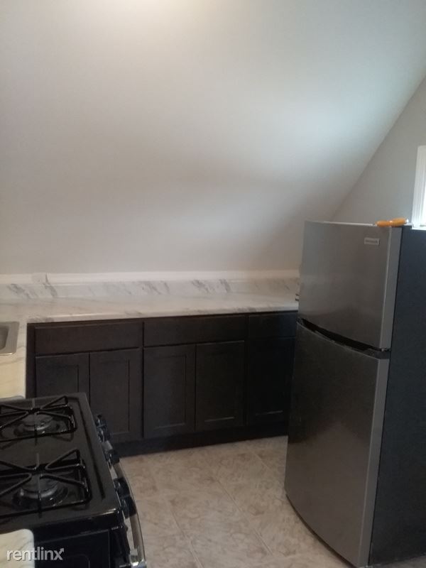 Building Photo - 1 br, 1 bath Townhome - 439 Summer Ave