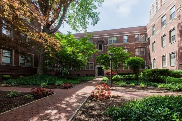 Foto principal - 843 W Barry Ave