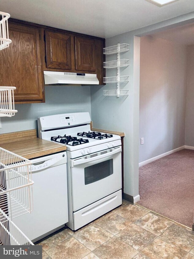 1542 Northgate Square Unit 12A, Reston, VA 20190 Condo for Rent in