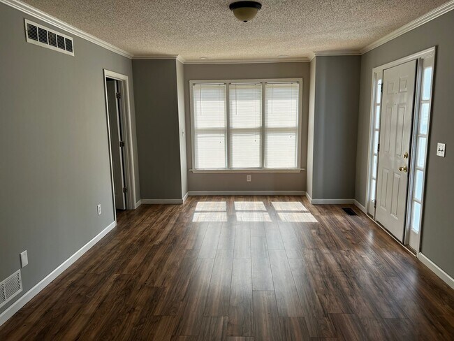 Foto del edificio - 109 Cypress Dr
