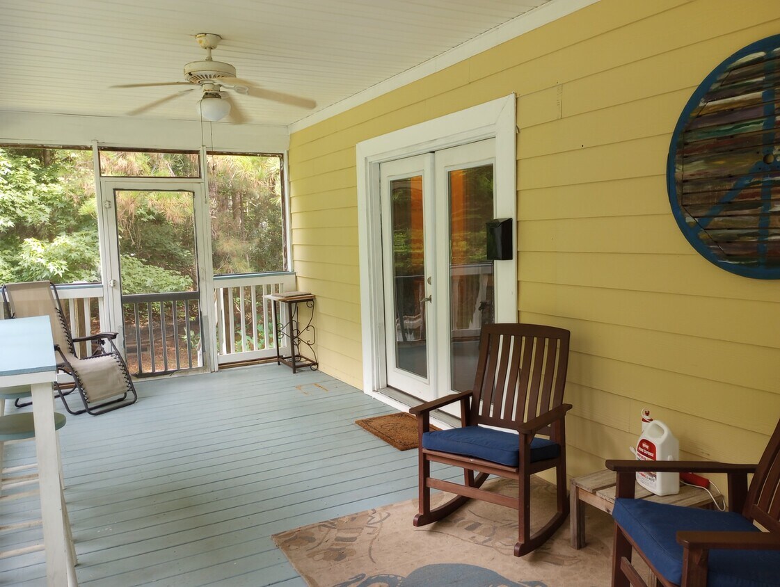 Private entry - 5718 Wildlife Rd