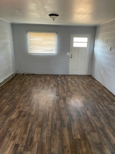 Building Photo - 216 Hicks Rd