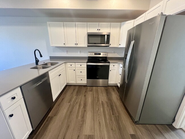 Building Photo - Newer Single Family Home Now Available!