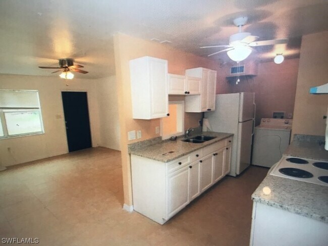 Building Photo - 1111 SE 8th Terrace