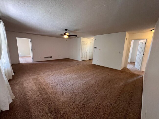 Building Photo - LARGE 4/3 with so much to offer! Waynesvil...