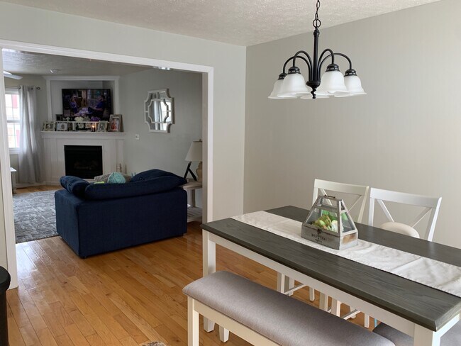 Dining/living room - 135 Donna Ave