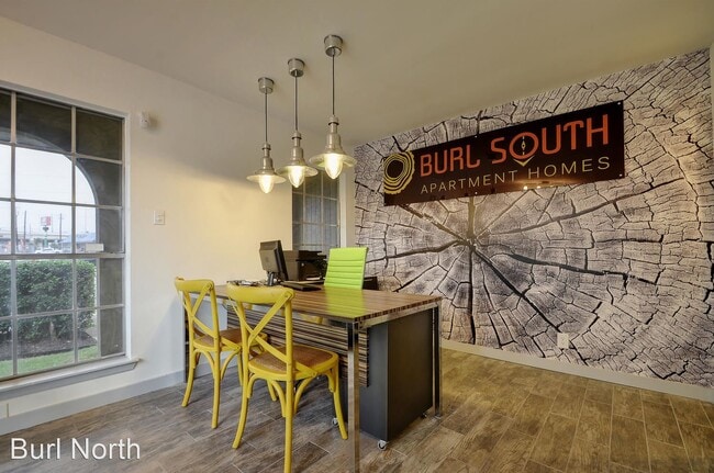 Building Photo - 1 br, 1 bath Apartment - 2507 Burleson Rd ...