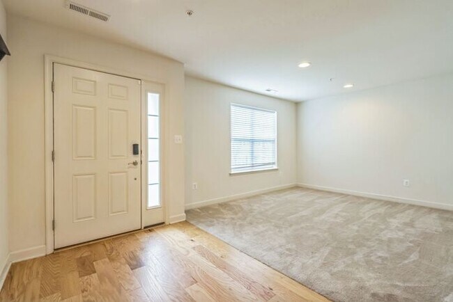 Foto del edificio - 9904 Wood Edge Wy
