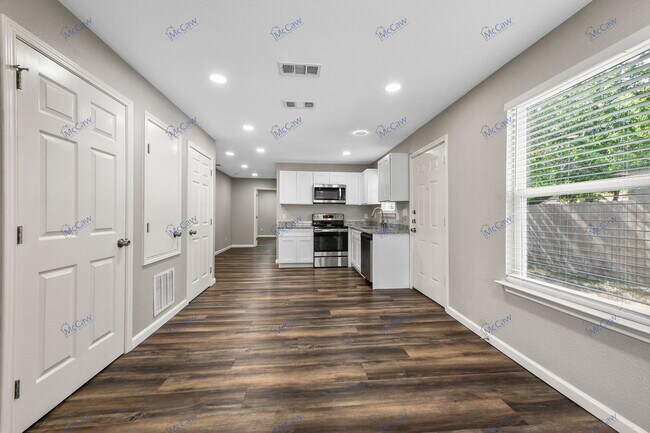 Building Photo - 417 High School Ln