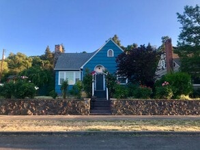 Building Photo - 420 E 13th St