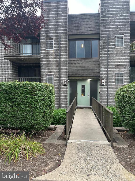 Foto del edificio - 19 Sunbury Ct