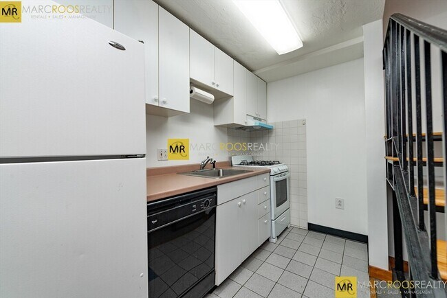 Building Photo - 18 Edgerly Rd