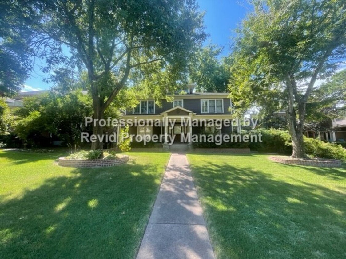 Primary Photo - Huge Midtown Home!