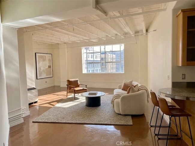 Foto del edificio - 312 W 5th St