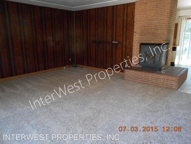 Building Photo - 3 br, 1 bath House - 8438 SE MARKET ST.