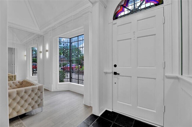 Building Photo - 2513 Potomac Dr