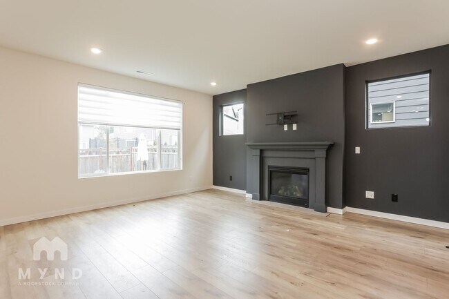 Foto del edificio - 33310 Crystal Ave SE