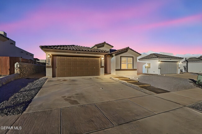 Building Photo - 13817 Summer View Ave