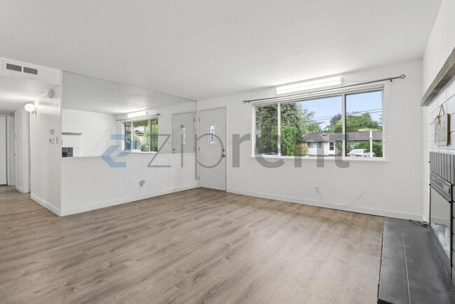 Building Photo - Unit