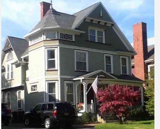 Building Photo - 209 Linden St