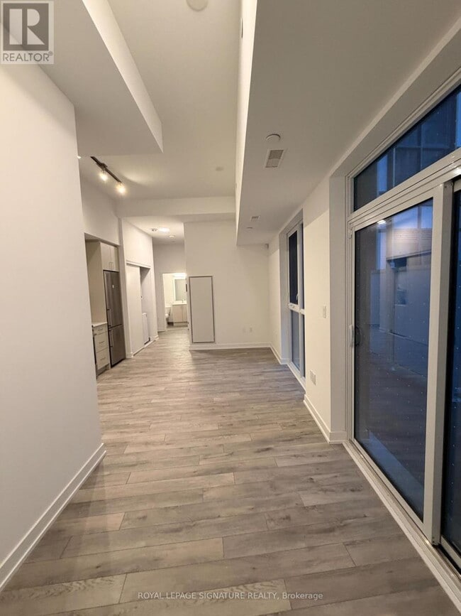 Building Photo - 1005 Dundas St E