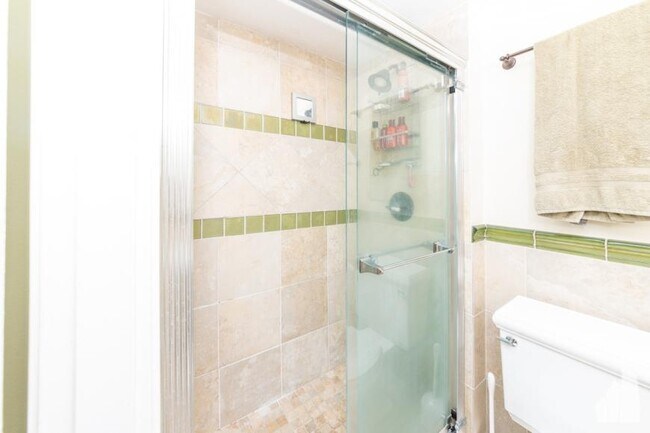 Building Photo - 3 bedroom in Chicago IL 60614
