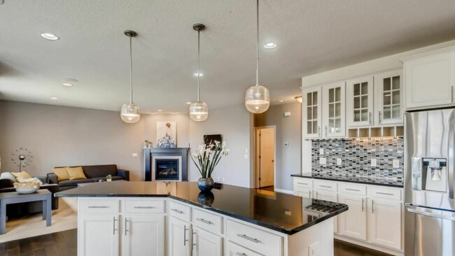 Building Photo - Perfect 5 bedroom count Home in Plymouth