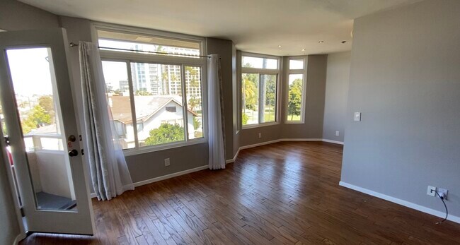 Foto del edificio - 3290 6th Ave