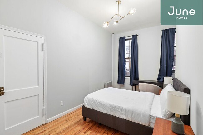 Foto del edificio - ROOM ONLY in 4-bed/2.0-bath Home