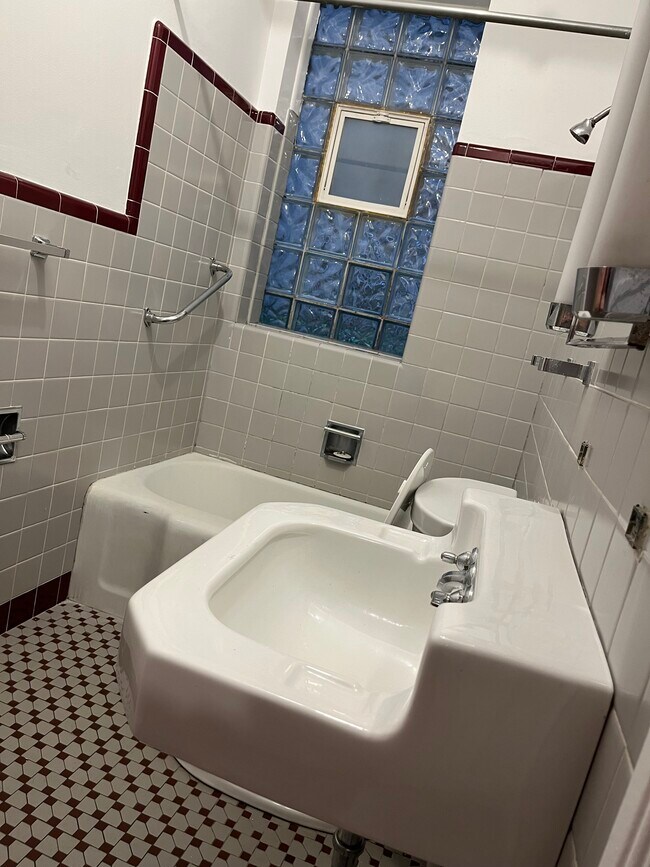 Foto del edificio - 7551 N Oakley Ave