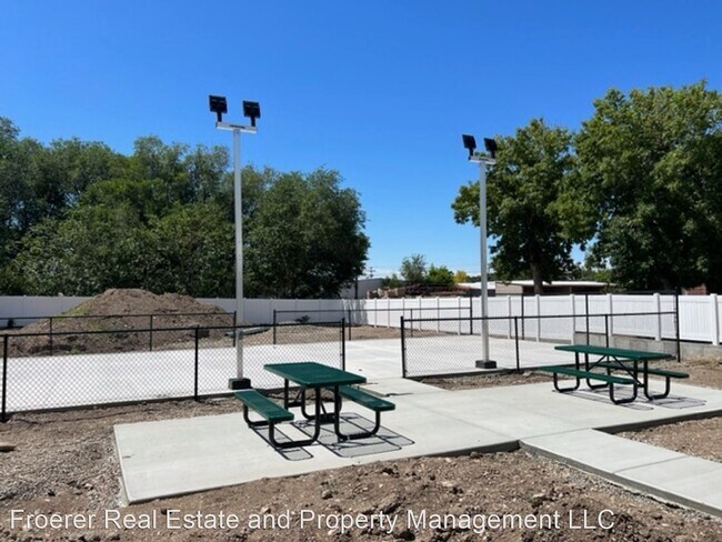 Foto del edificio - 3 br, 2.5 bath House - 857 S. 160 E.  #14