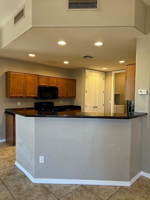 Building Photo - Beautiful two-bedroom, two bathroom home l...
